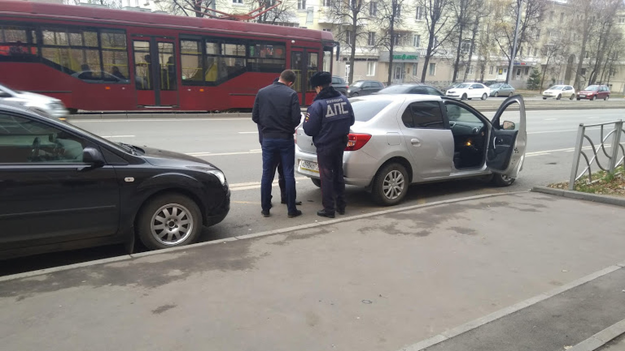 Остановка на обочине часто выбивает водителя из...
