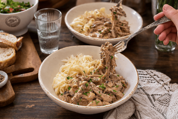 Забудьте про жёсткое и резиновое мясо раз и навсегда: этот способ превращает бефстроганов в нежнейшее блюдо