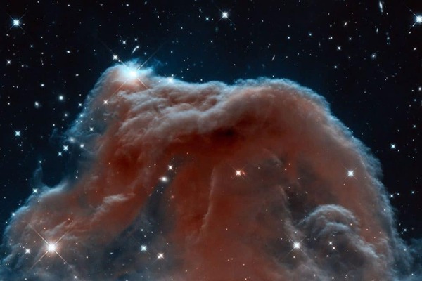 Учёные выяснили: космическая пыль помогла создать «кирпичики жизни»