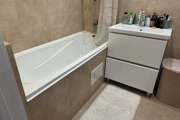 Всего 3 ложки на губку — и ванна станет белее снега: проверенный лайфхак против ржавчины и налёта