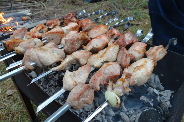 Грузинский шашлычник раскрыл главный секрет: сколько мариновать мясо, чтобы шашлык был мягким и сочным