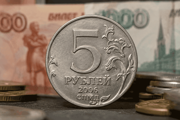 Обычные 5 рублей могут стоить состояние: монету 2006 года СПМД оценивают в 1,1 млн рублей