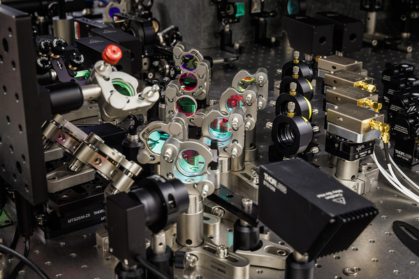 Новая разработка Microsoft обеспечит защиту данных в стекле на 10 тыс. лет