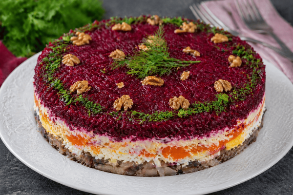 Свекольный салат «Царский», который удивляет с первой ложки: всего 3 ингредиента, а вкус ярче винегрета и «шубы»