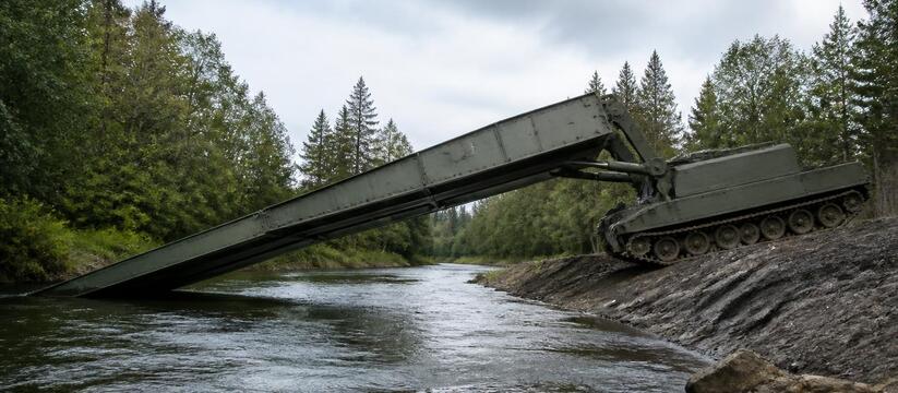 Польша получила первый мостоукладчик JAB на базе Abrams Польша получила первый штурмовой мост M1074 JAB...