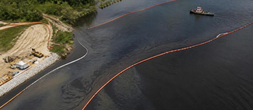 Акваторию Мулянки в Перми перекрыли 18 рубежей защиты от нефти В Перми продолжают ликвидировать разлив нефтепр...