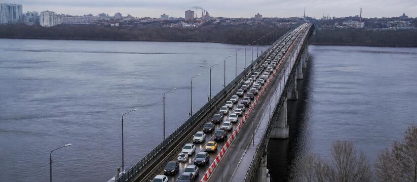 На Красавинском мосту утром 22 июля образовалась пробка из-за ремонта и двух ДТП Утром 22 июля на Красавинском мосту в Перми обр...