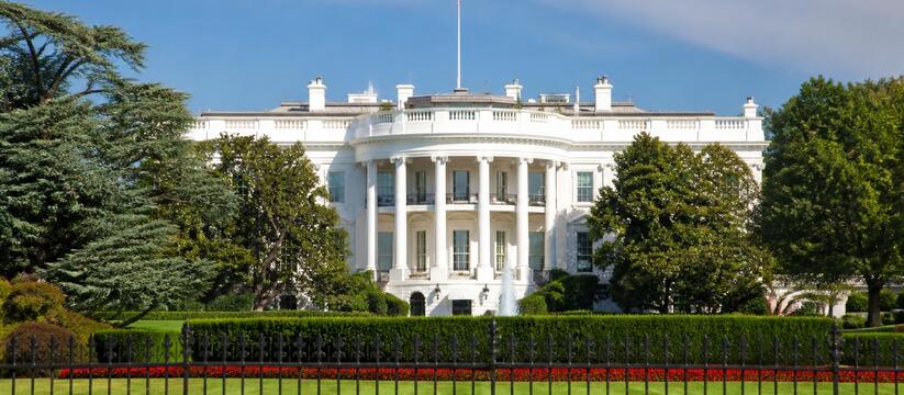 Трамп решил терпеть Бернема, ожидая его скорой отставки Трамп решил не обострять отношения с новым прем...