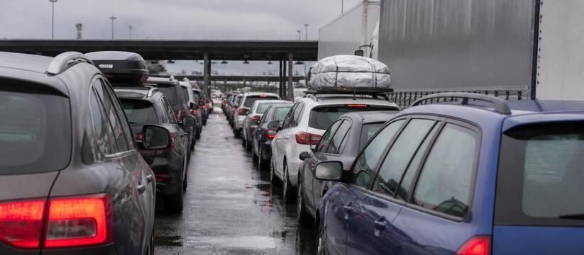 На границе Белоруссии и Польши скопилось более ...
