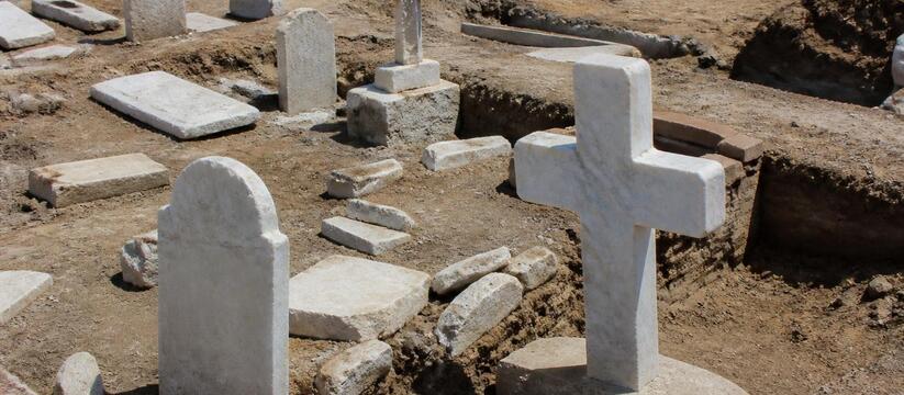 В Перми нашли надгробия бабушки Дягилева на месте бывшего зоопарка Археологи нашли на месте бывшего зоопарка в Пер...