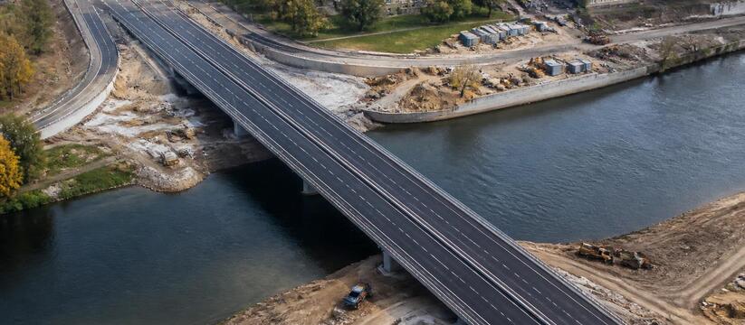В Перми завершили асфальтирование нового моста через Егошиху В Перми строительство второй очереди моста чере...