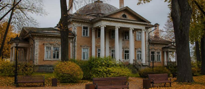 В Ильинском на торги выставлены два памятника а...