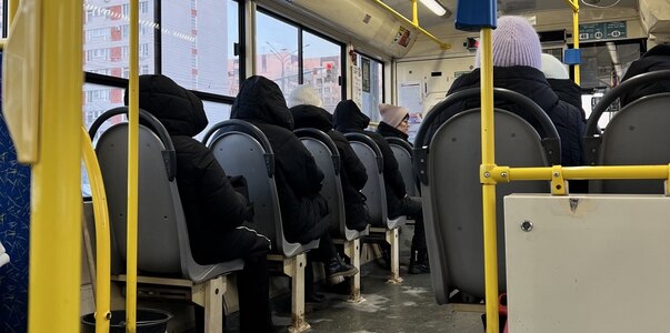 Пермяки смогут оплачивать проезд стикерами и бр...