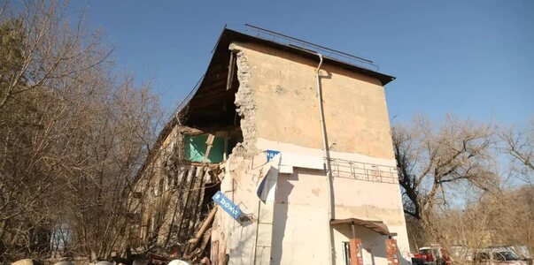 Рухнувший аварийный дом на Чкалова в Перми снес...