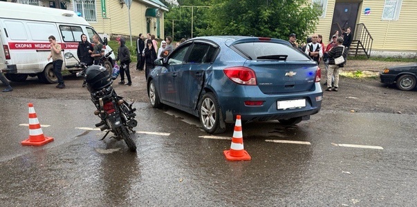 В Прикамье легковушка врезалась в мопед с 2 детьми