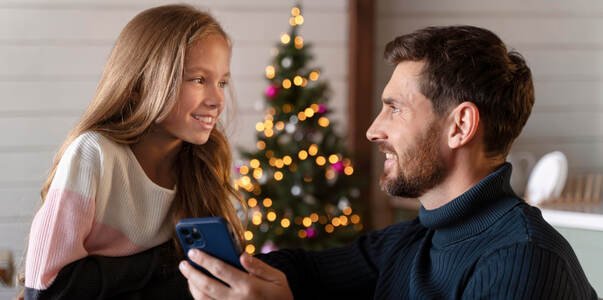 «Позвони мне, позвони»: россияне в Новый год по...