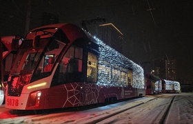 В Перми на маршруты вышли новогодние трамваи