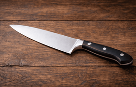 Школьник напал с ножом на учительницу в Пермско...