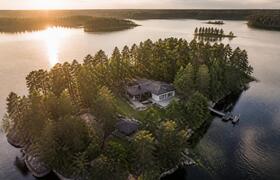 Россиянин с двумя паспортами купил виллу в Финл...