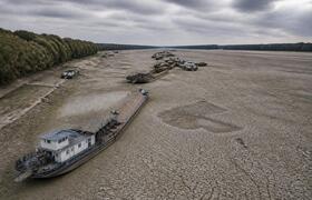 Румыния осталась без реки: встали паромы и баржи