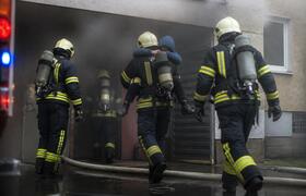Пожарные спасли пятерых из горящего дома в селе...