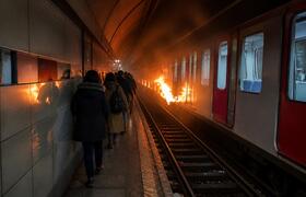 Более 115 человек пострадали при пожаре в метро...