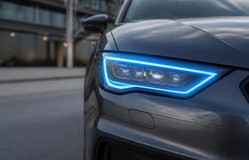 Синие ходовые огни на китайских автомобилях под...